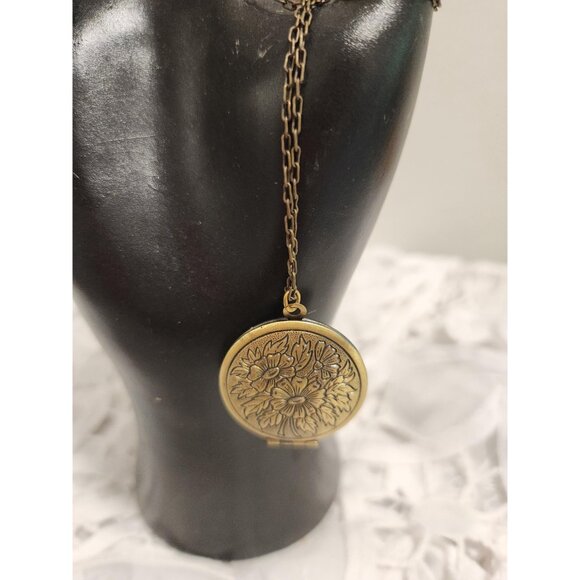 Vintage Floral Locket Necklace – Antique Bronze Round Pendant - Picture 5 of 10